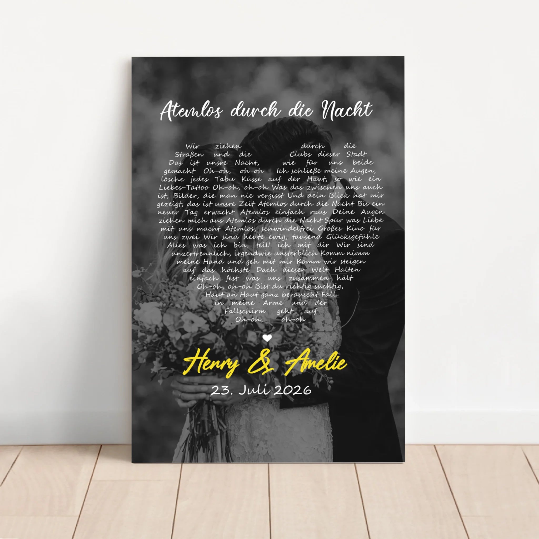 Personalisierte Leinwand – Herzförmige Songtexte in Schwarz-Weiß-vertikal