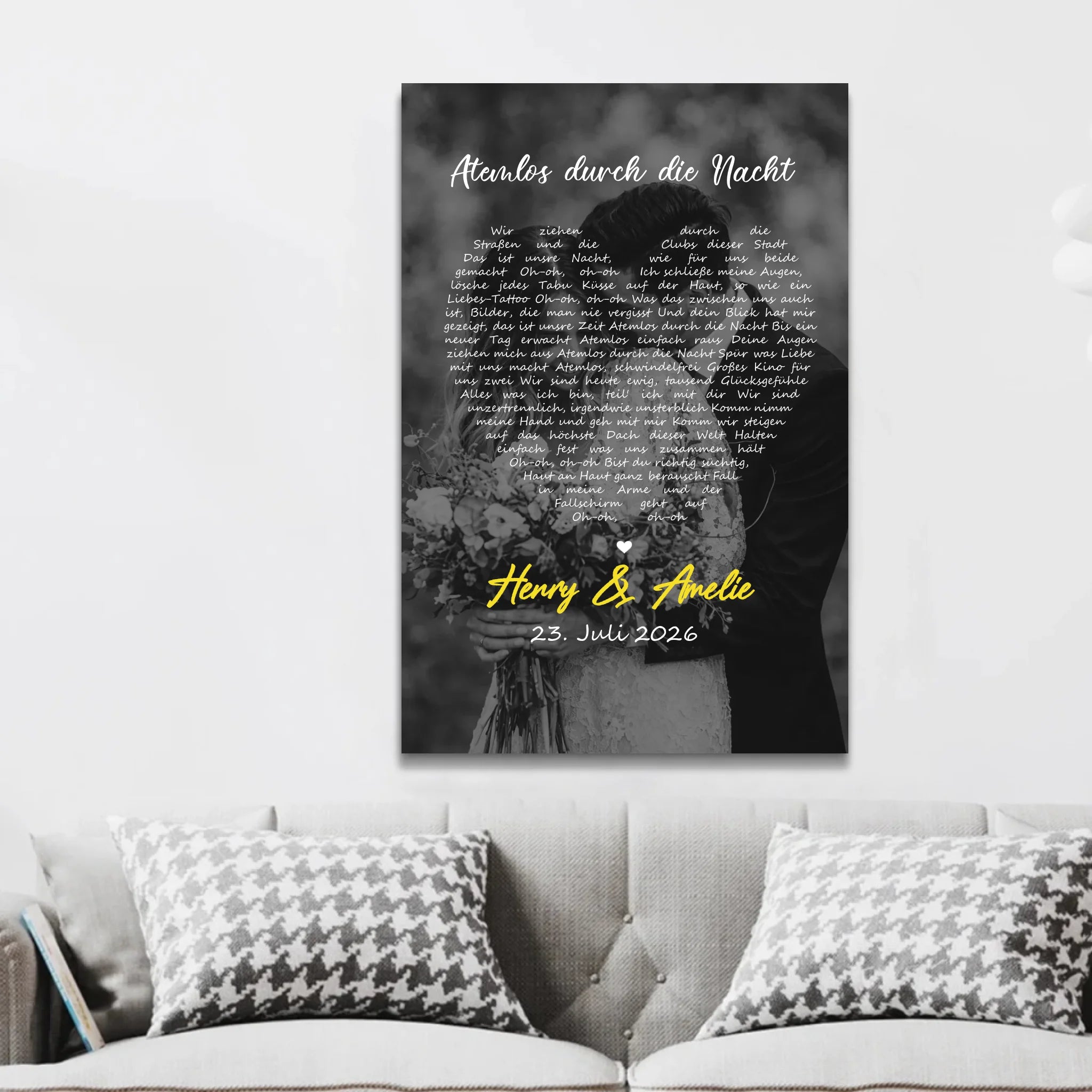 Personalisierte Leinwand – Herzförmige Songtexte in Schwarz-Weiß-vertikal