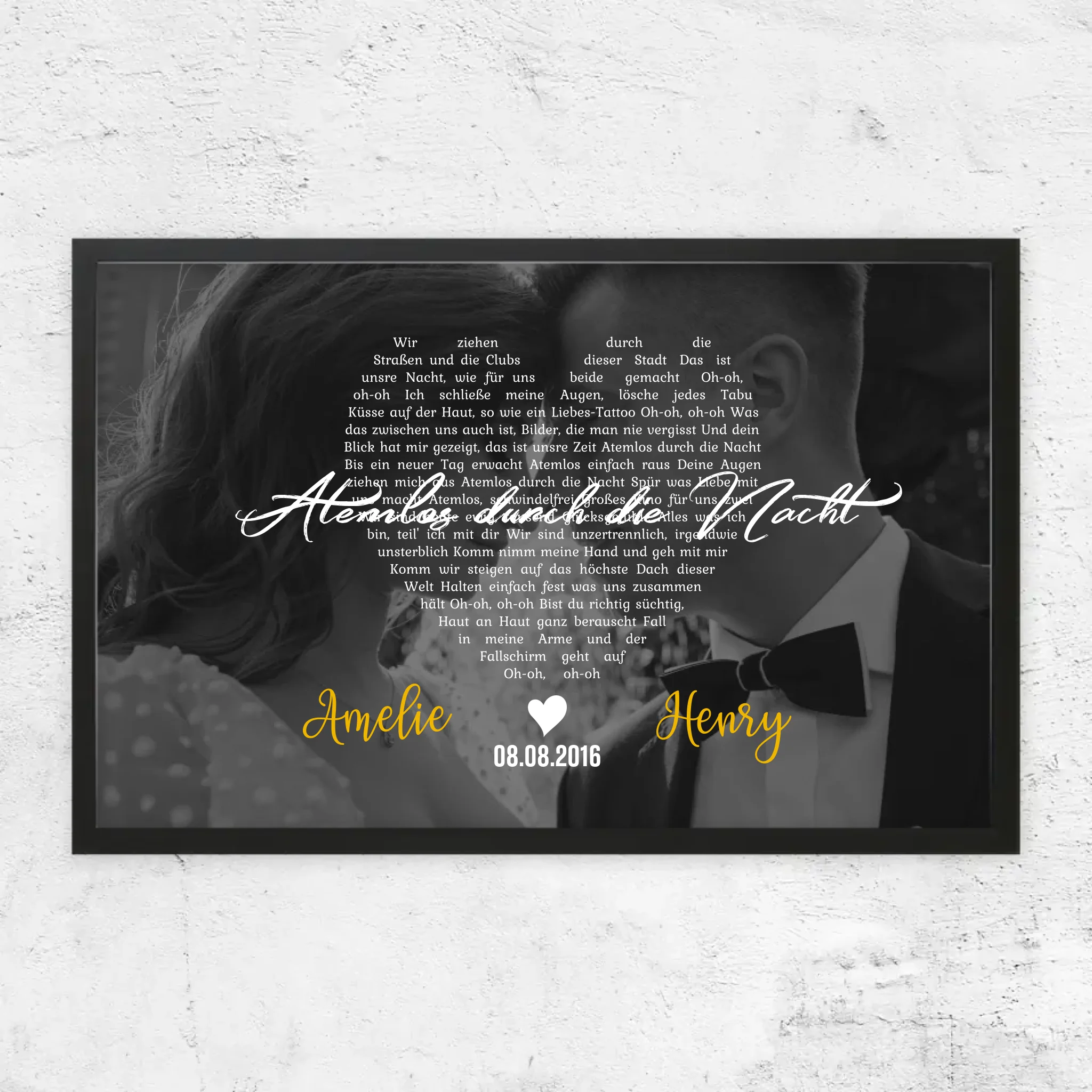 Personalisiertes Poster – Herzförmige Songtexte in Schwarz-Weiß