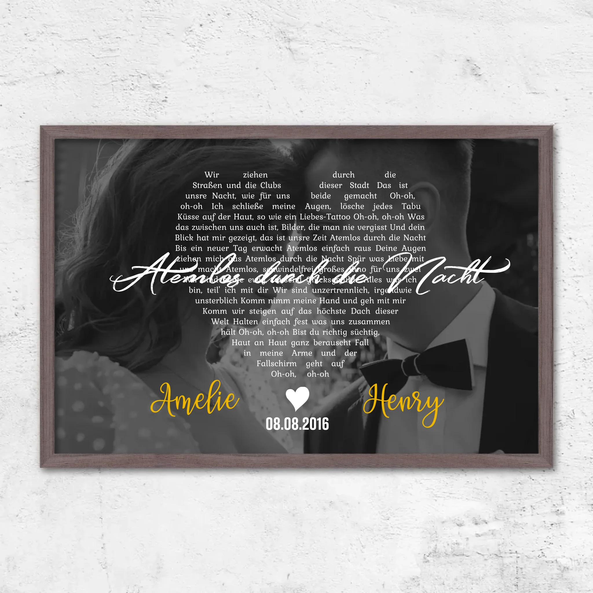 Personalisiertes Poster – Herzförmige Songtexte in Schwarz-Weiß