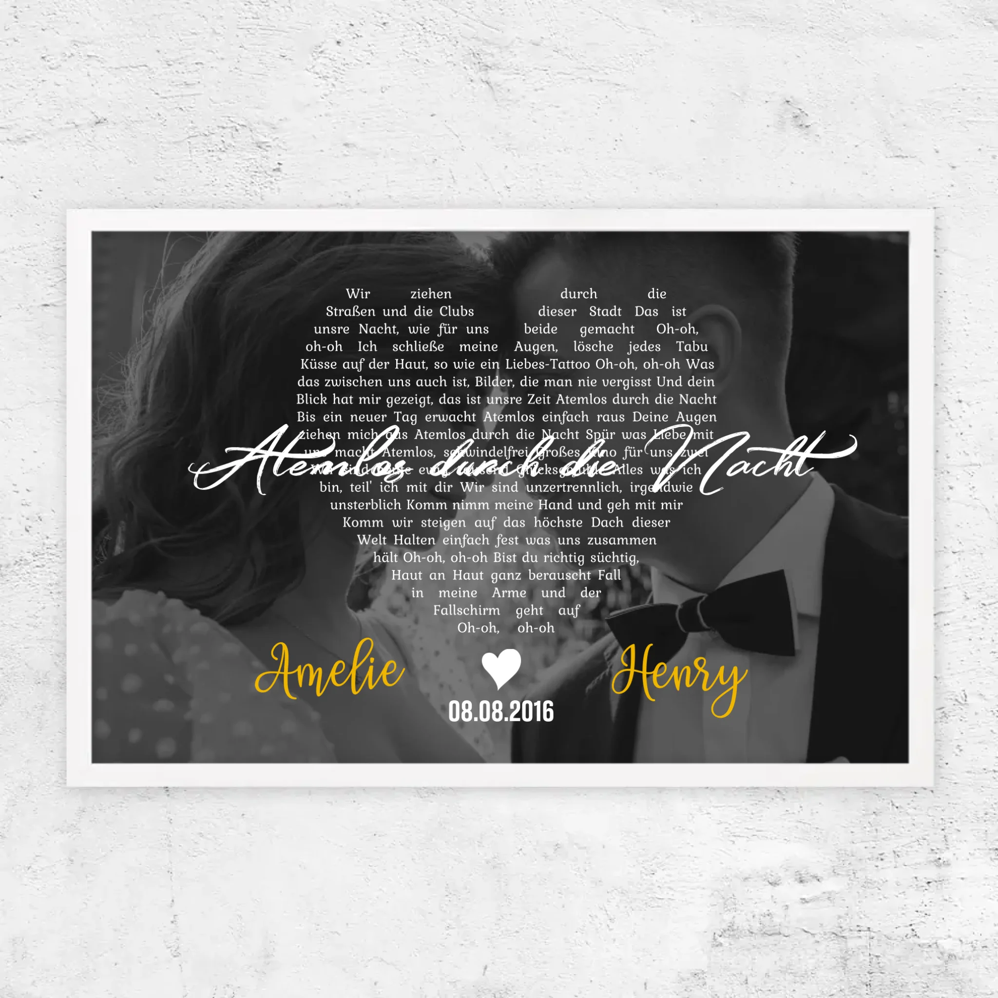 Personalisiertes Poster – Herzförmige Songtexte in Schwarz-Weiß