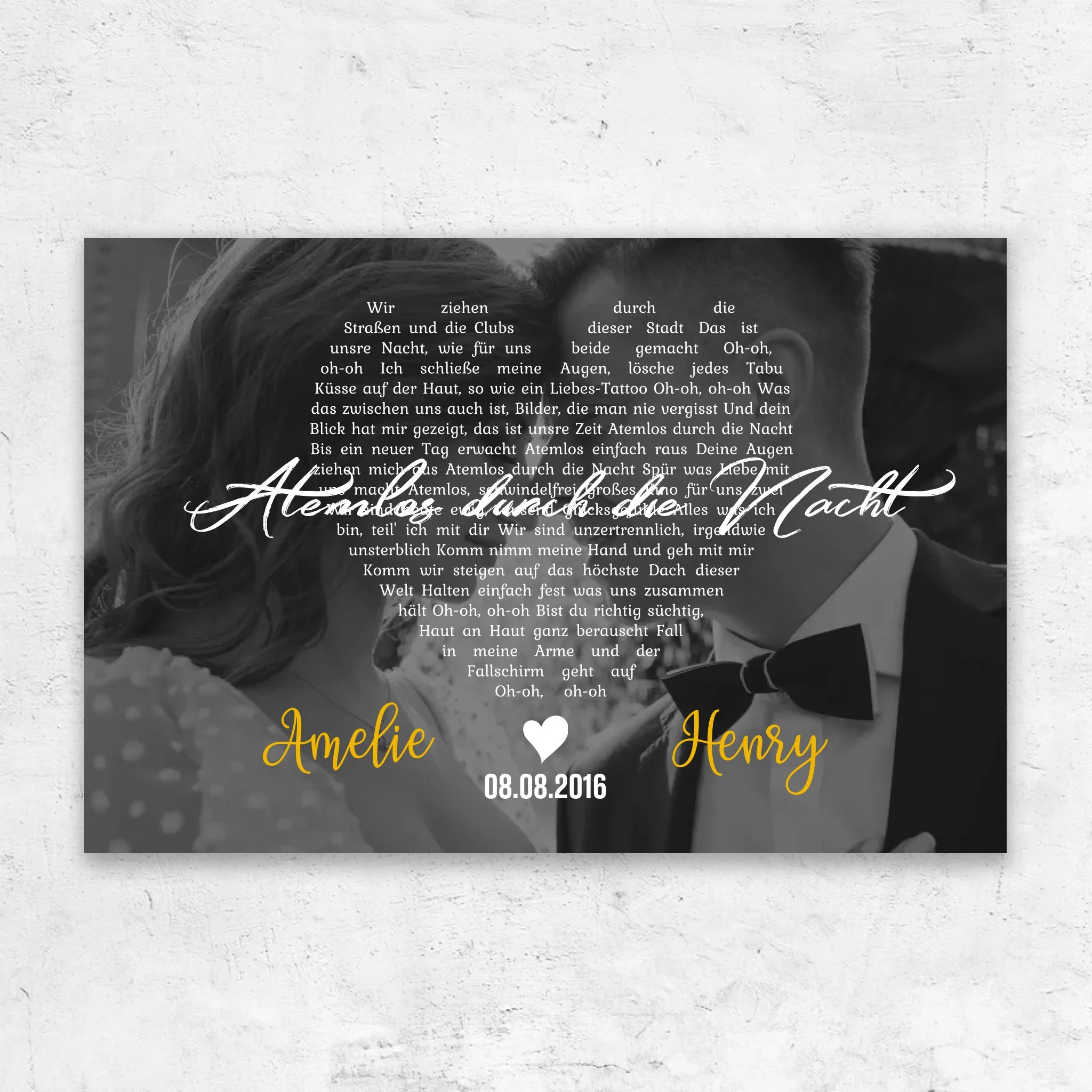 Personalisierte Leinwand – Herzförmige Songtexte in Schwarz-Weiß