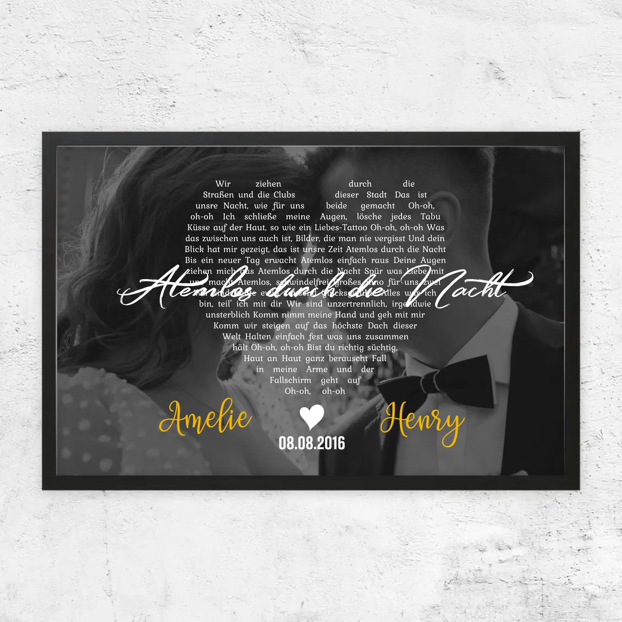 Personalisiertes Poster – Herzförmige Songtexte in Schwarz-Weiß